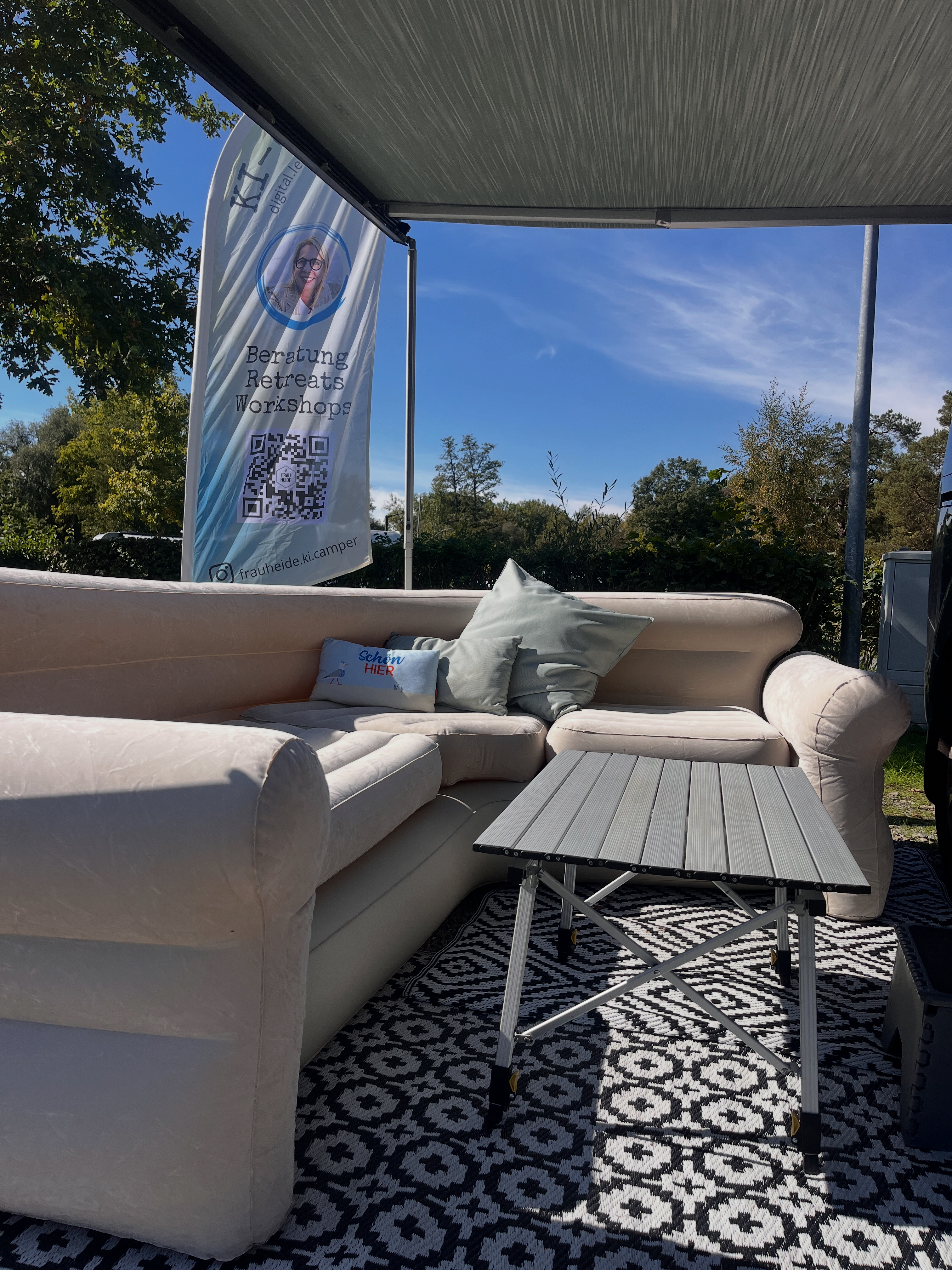 KI-lernen mit Campingfeeling im KI-Camper